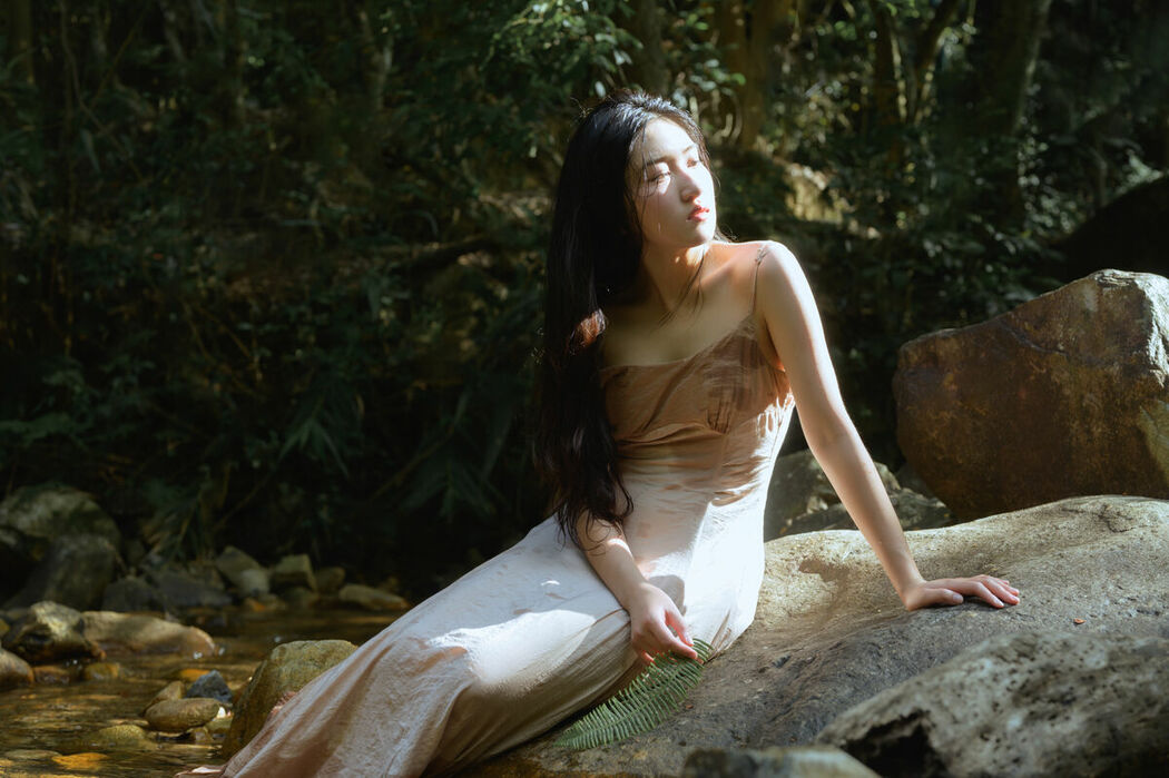 YiTuYu艺图语 Vol.9104 Ye Zhi Zhi Zhi (18P)