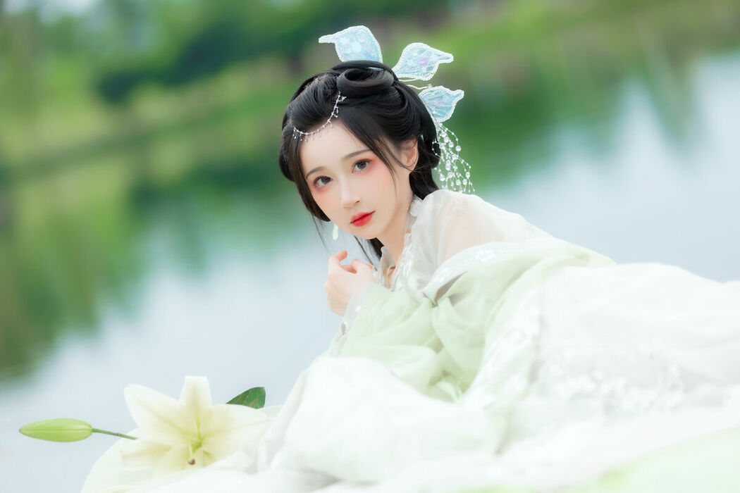 YiTuYu艺图语 Vol.9110 Qi Luo Sheng De Xiao Su Su (30P)