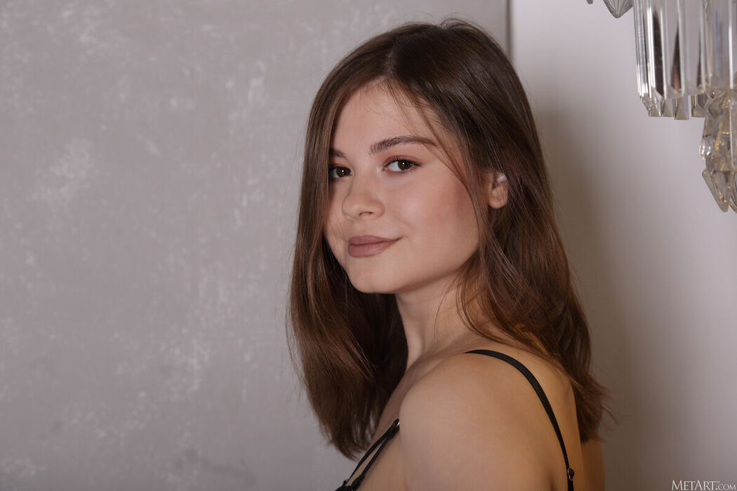 MetArt Kira Rami – Chandelier Glow Part01 (62P)