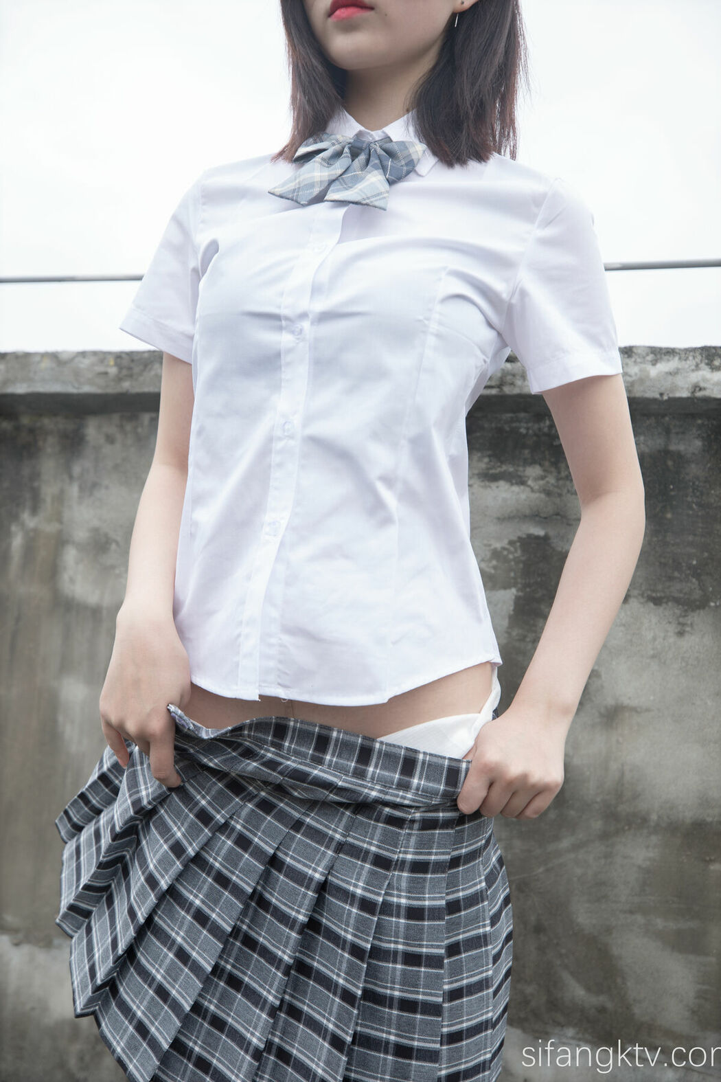 Coser@年年Nnian – 天台JK (79P – 1V)