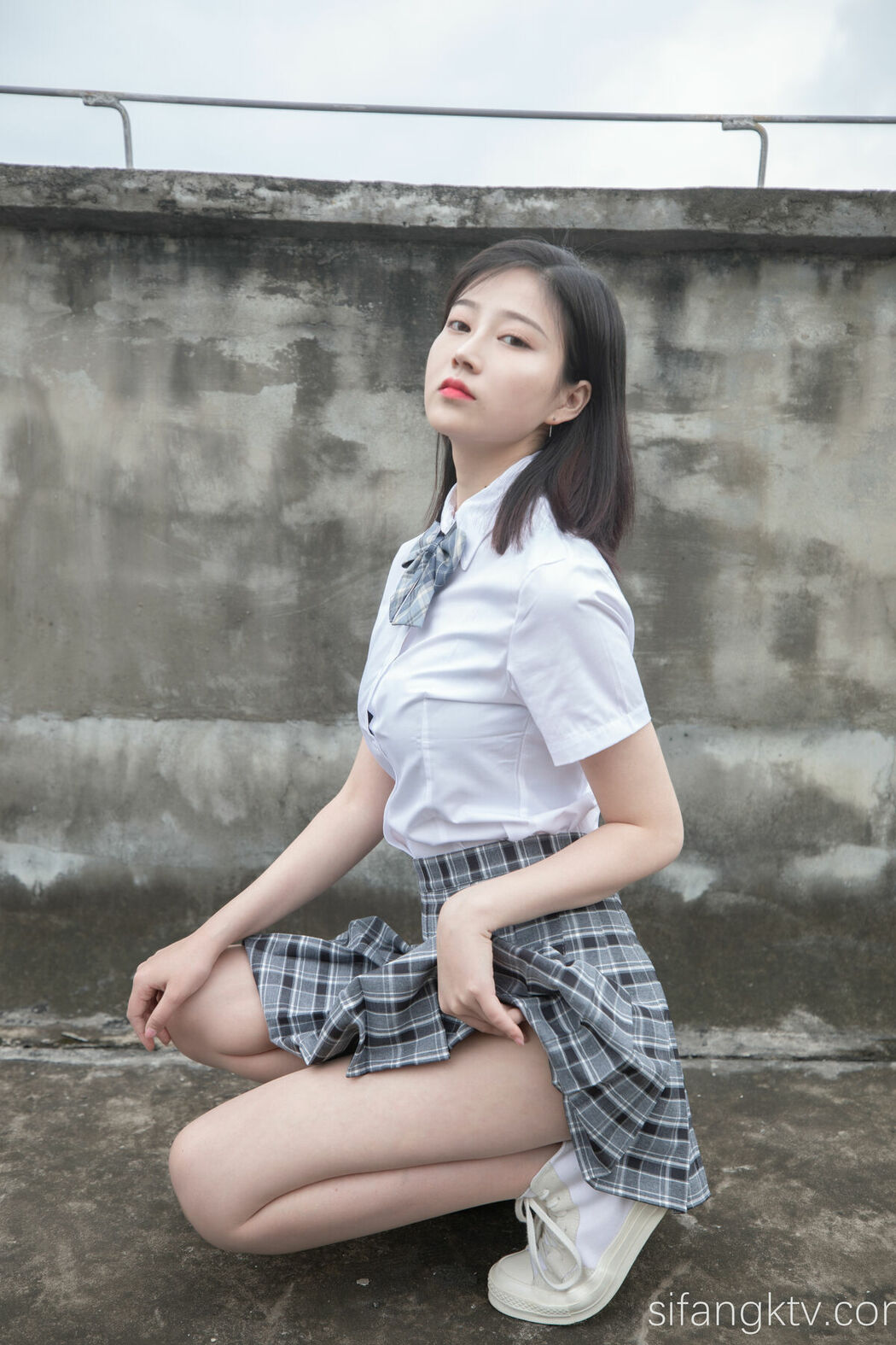 Coser@年年Nnian – 天台JK (79P – 1V)