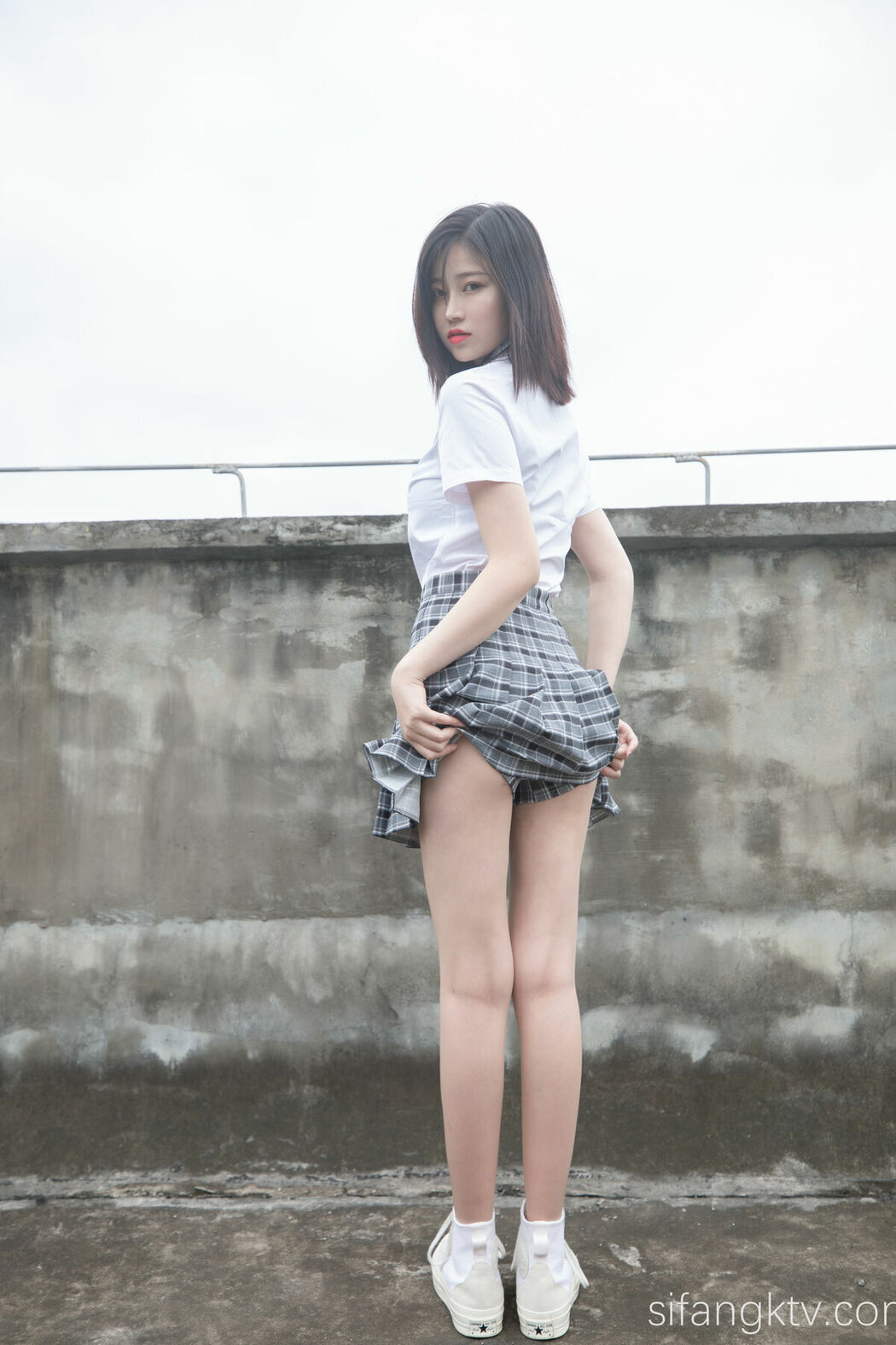 Coser@年年Nnian – 天台JK (79P – 1V)