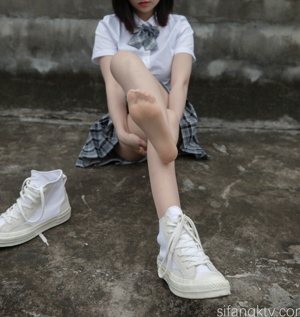 Coser@年年Nnian – 天台JK (79P – 1V)