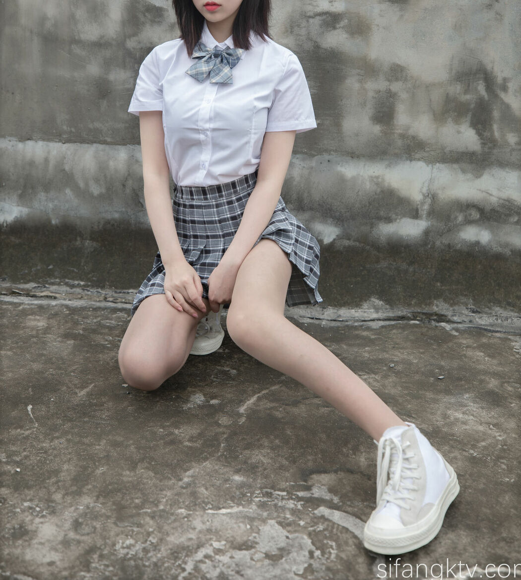 Coser@年年Nnian – 天台JK (79P – 1V)