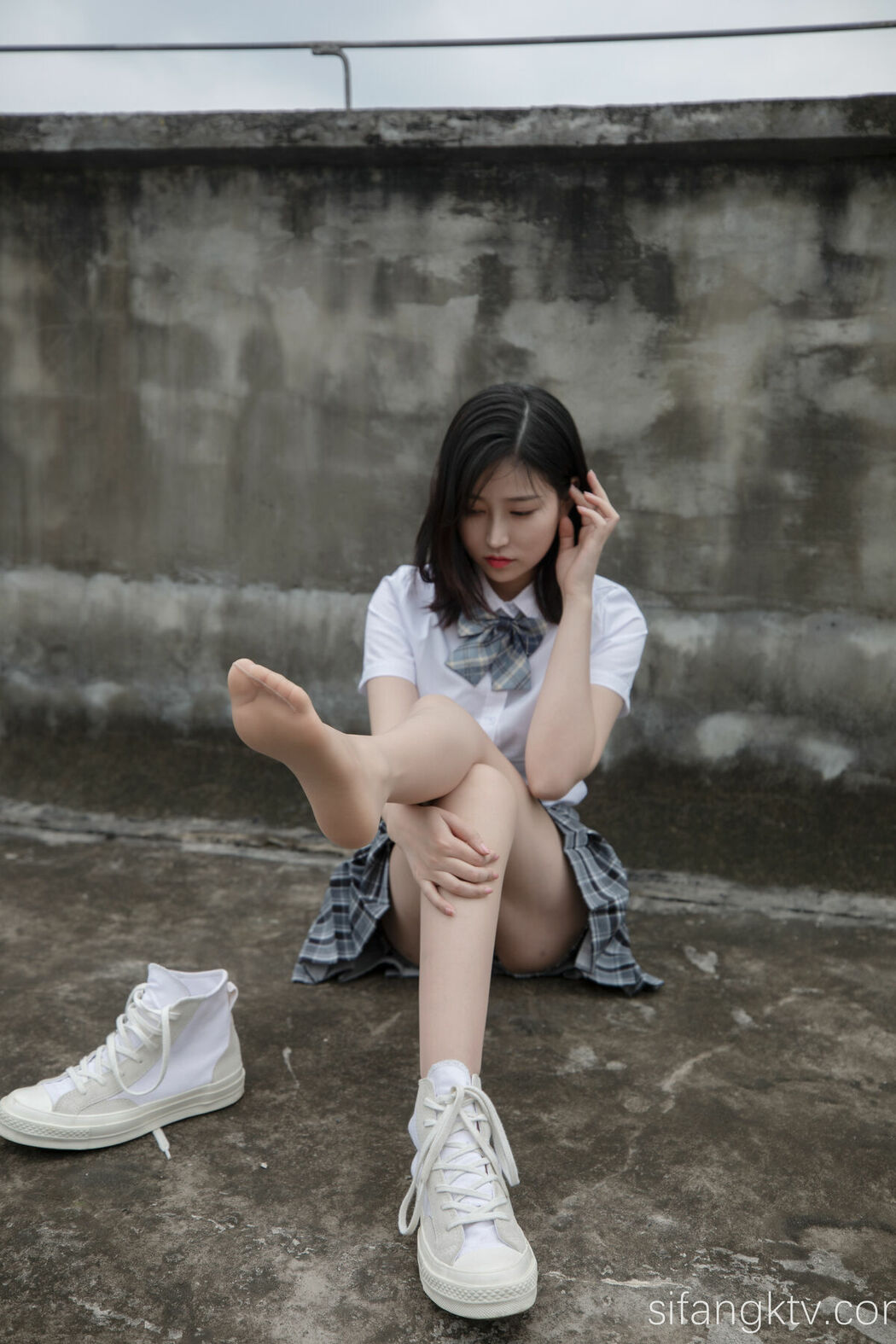 Coser@年年Nnian – 天台JK (79P – 1V)