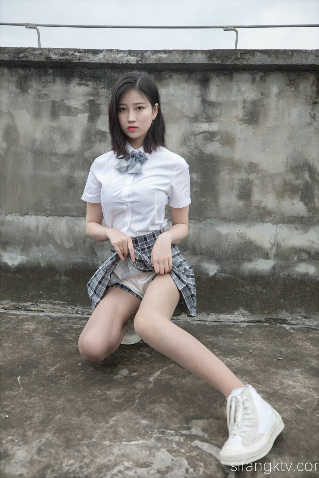 Coser@年年Nnian – 天台JK (79P – 1V)