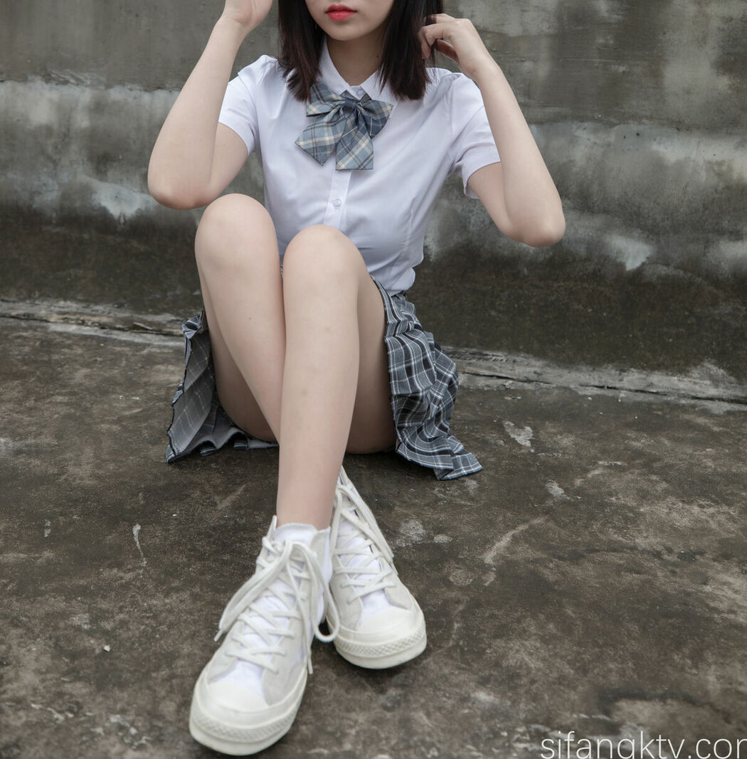 Coser@年年Nnian – 天台JK (79P – 1V)