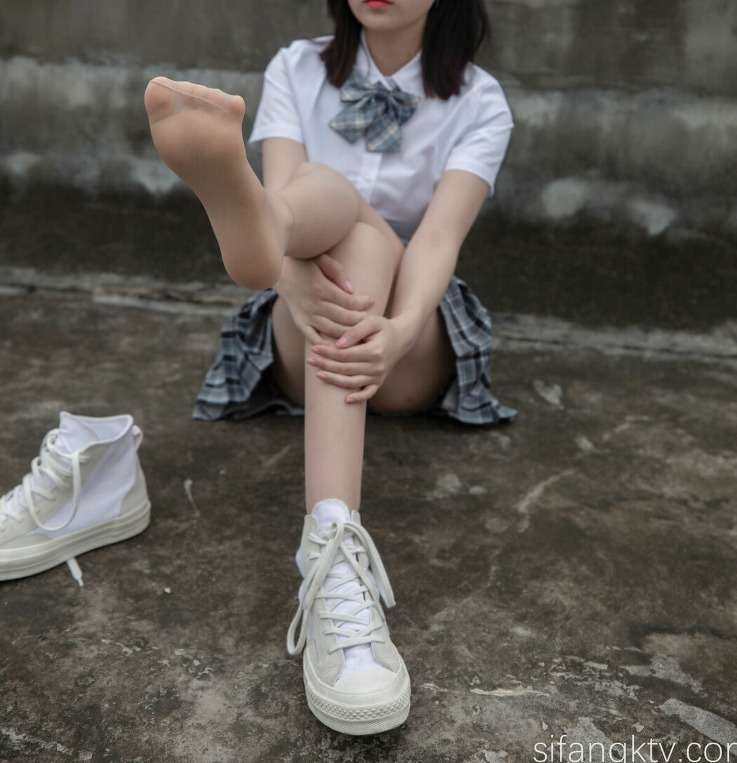 Coser@年年Nnian – 天台JK (79P – 1V)