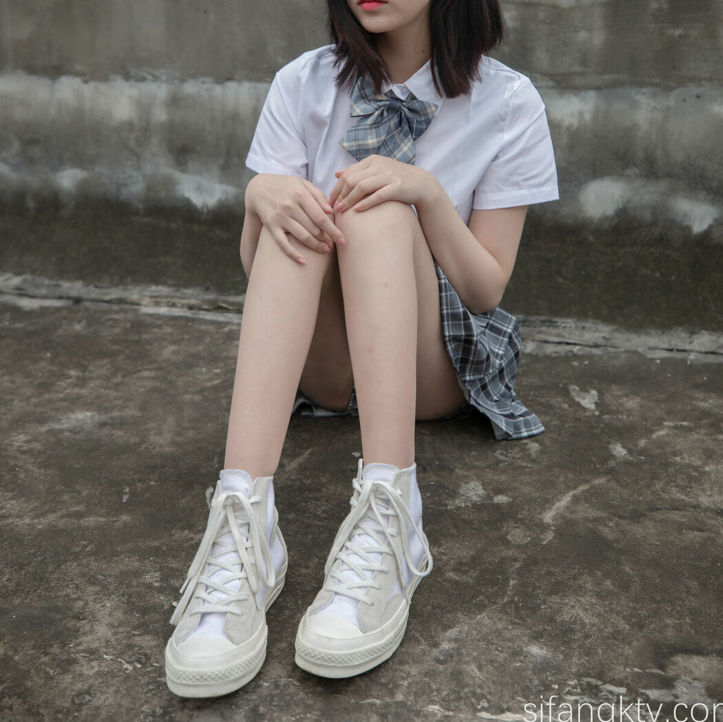 Coser@年年Nnian – 天台JK (79P – 1V)