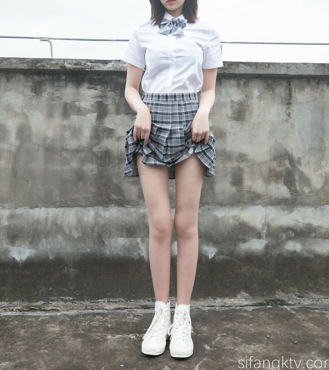 Coser@年年Nnian – 天台JK (79P – 1V)