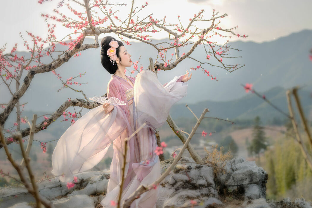 YiTuYu艺图语 Vol.9120 CC (33P)