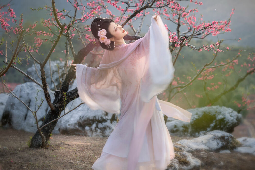 YiTuYu艺图语 Vol.9120 CC (33P)