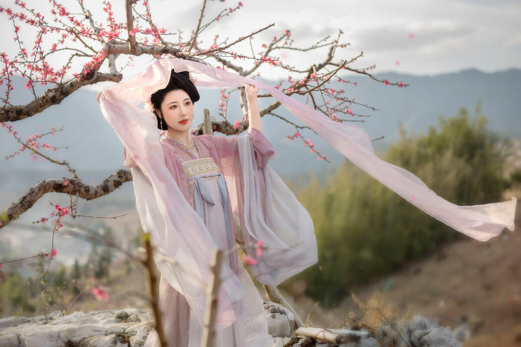 YiTuYu艺图语 Vol.9120 CC (33P)