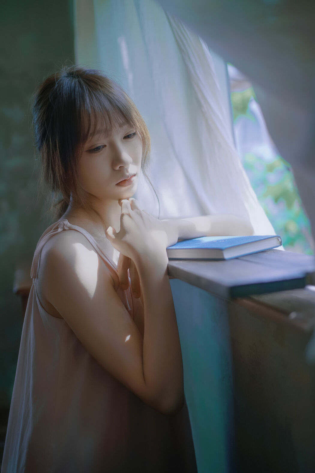 YiTuYu艺图语 Vol.9137 Kan Bu Qing Xiao Gui (42P)