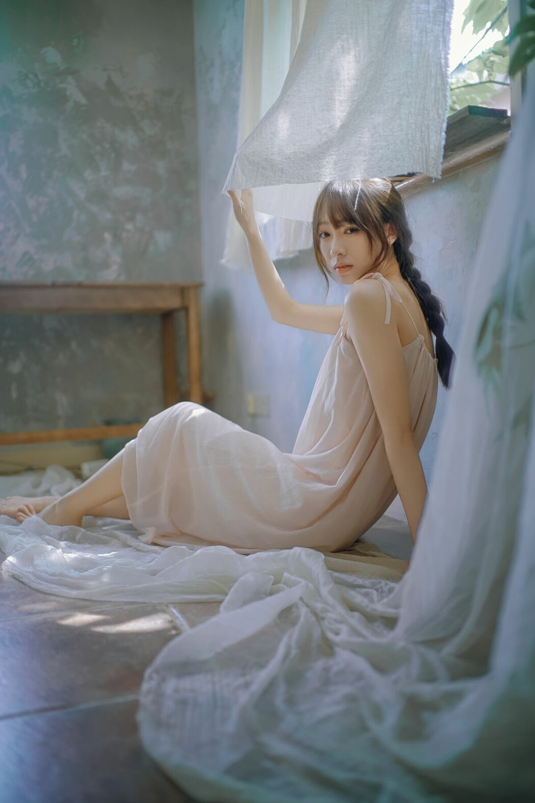 YiTuYu艺图语 Vol.9137 Kan Bu Qing Xiao Gui (42P)