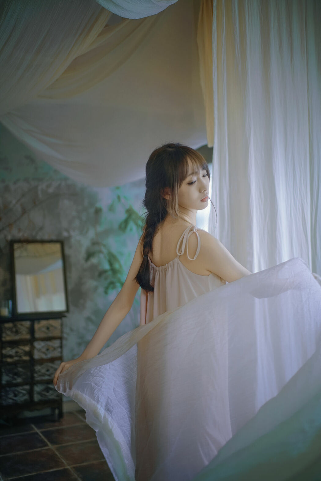 YiTuYu艺图语 Vol.9137 Kan Bu Qing Xiao Gui (42P)