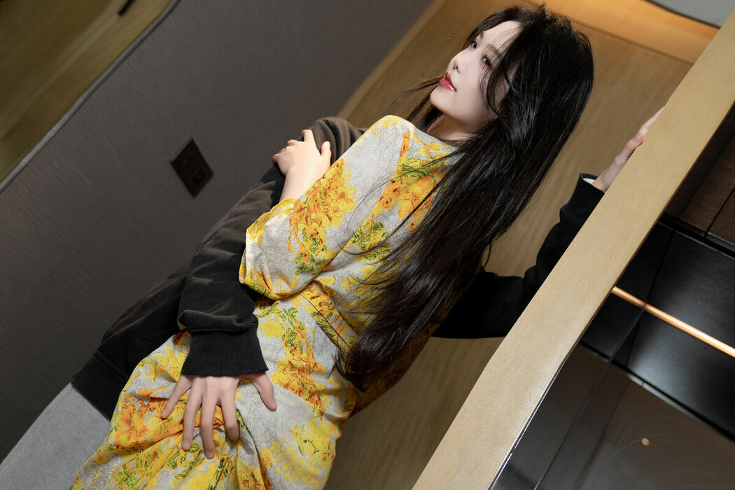 Coser@抖娘-利世 – 出轨人妻 Part01 (53P)