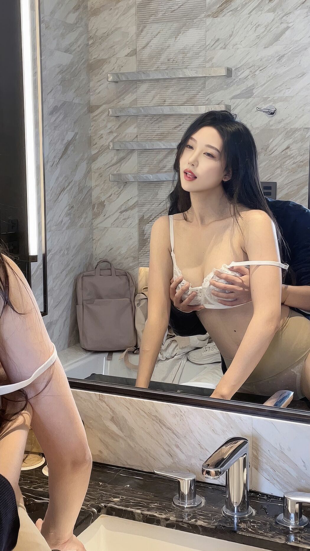 Coser@抖娘-利世 – 出轨人妻 Part03 (52P)