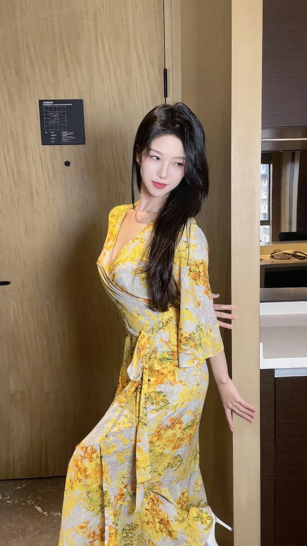 Coser@抖娘-利世 – 出轨人妻 Part03 (52P)