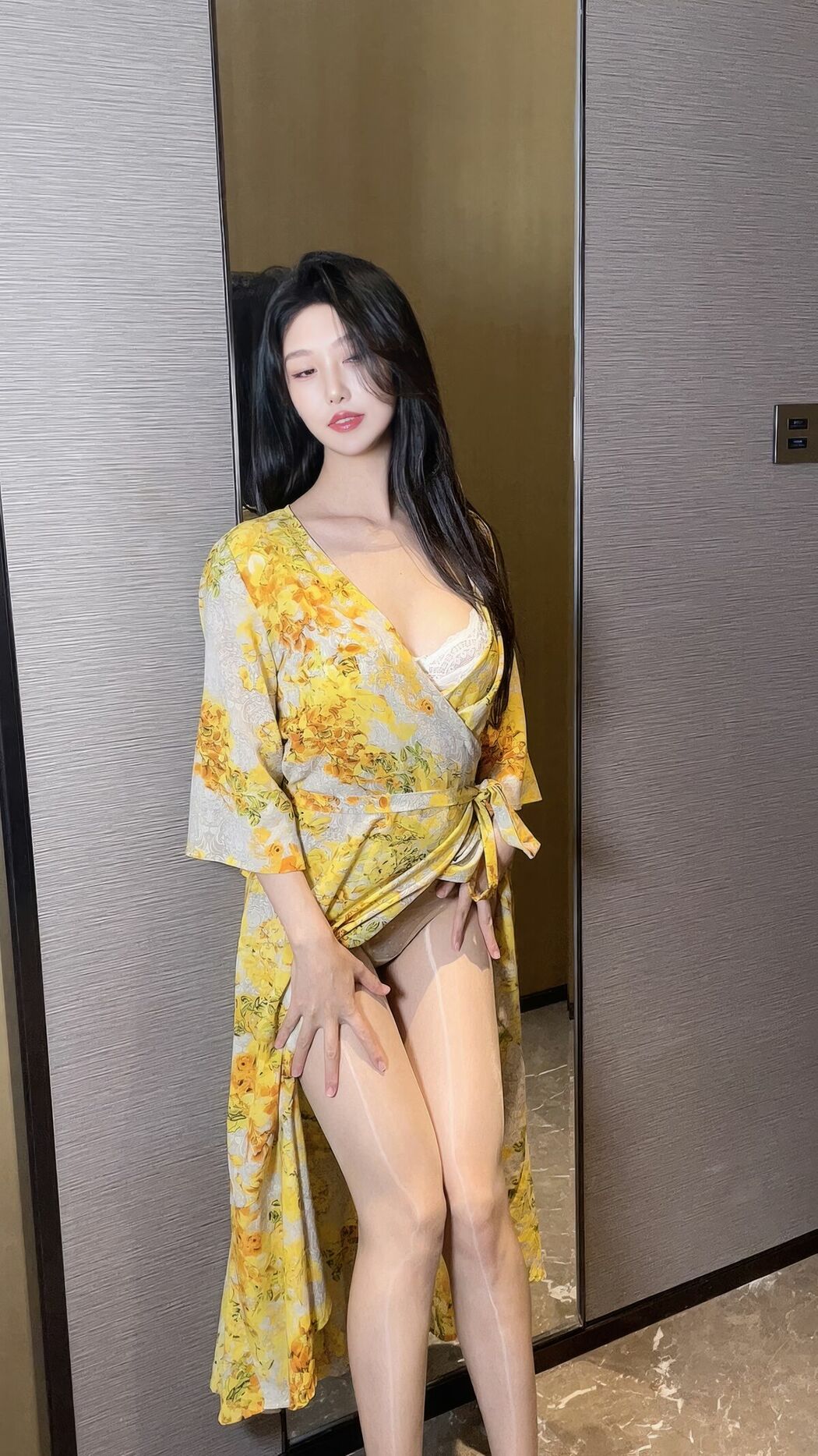 Coser@抖娘-利世 – 出轨人妻 Part03 (52P)