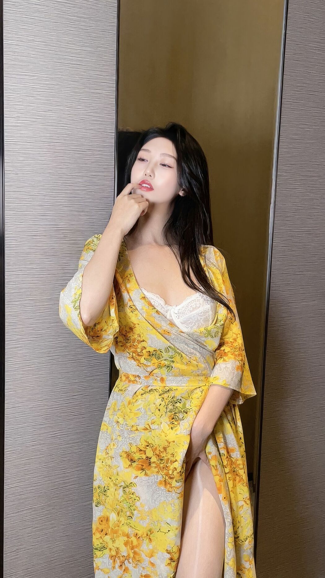 Coser@抖娘-利世 – 出轨人妻 Part03 (52P)