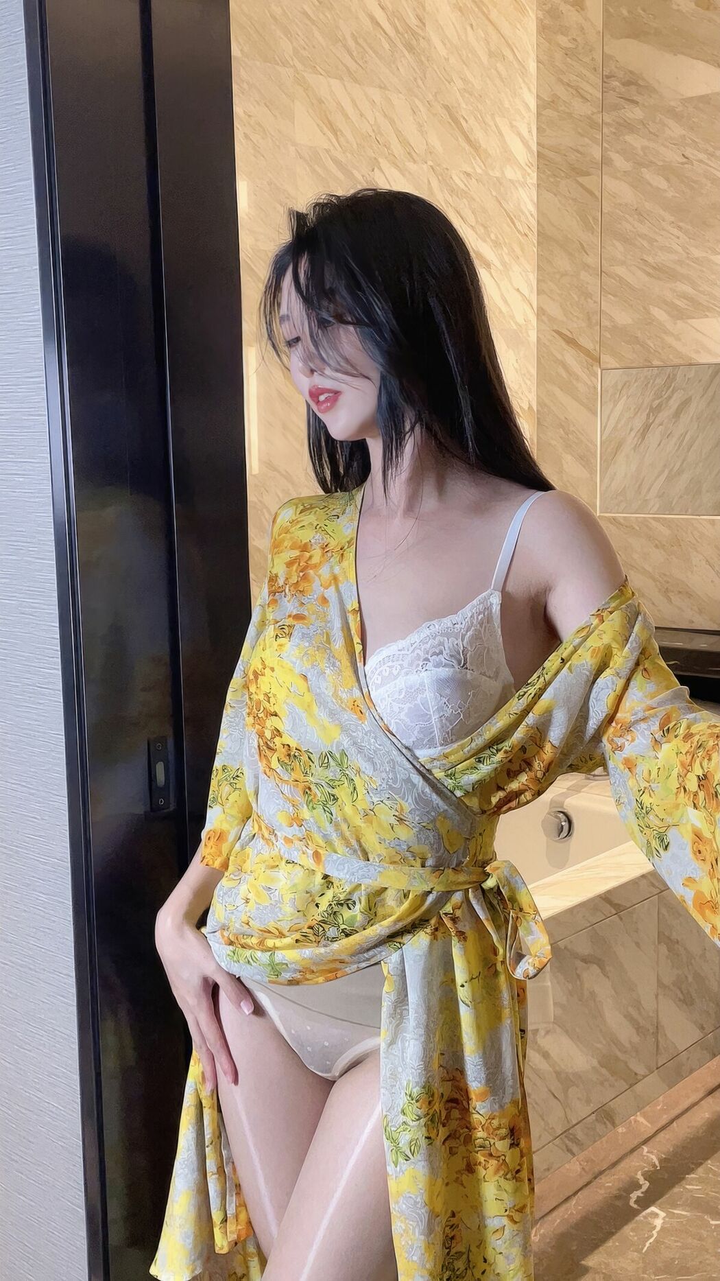 Coser@抖娘-利世 – 出轨人妻 Part03 (52P)