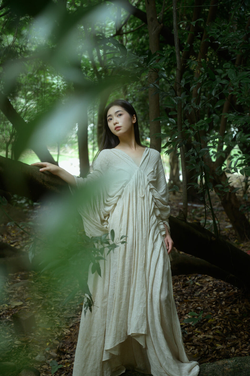 YiTuYu艺图语 Vol.9151 Ban Ge Yue Liang (23P)