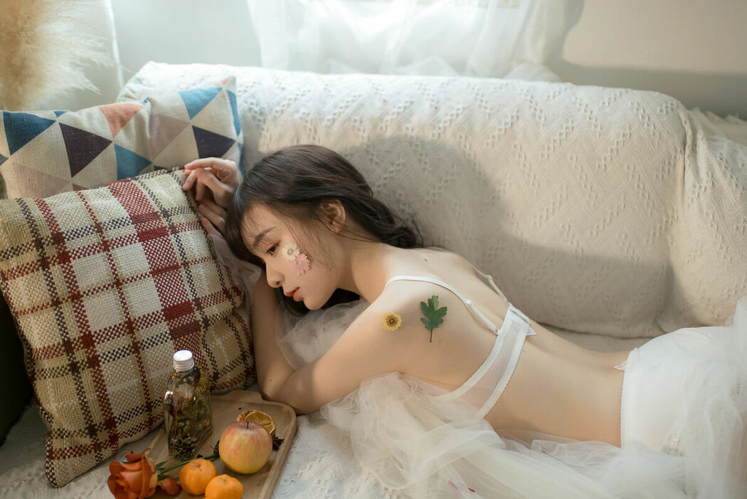 YiTuYu艺图语 Vol.9146 Fei Sato Ni Ni (19P)