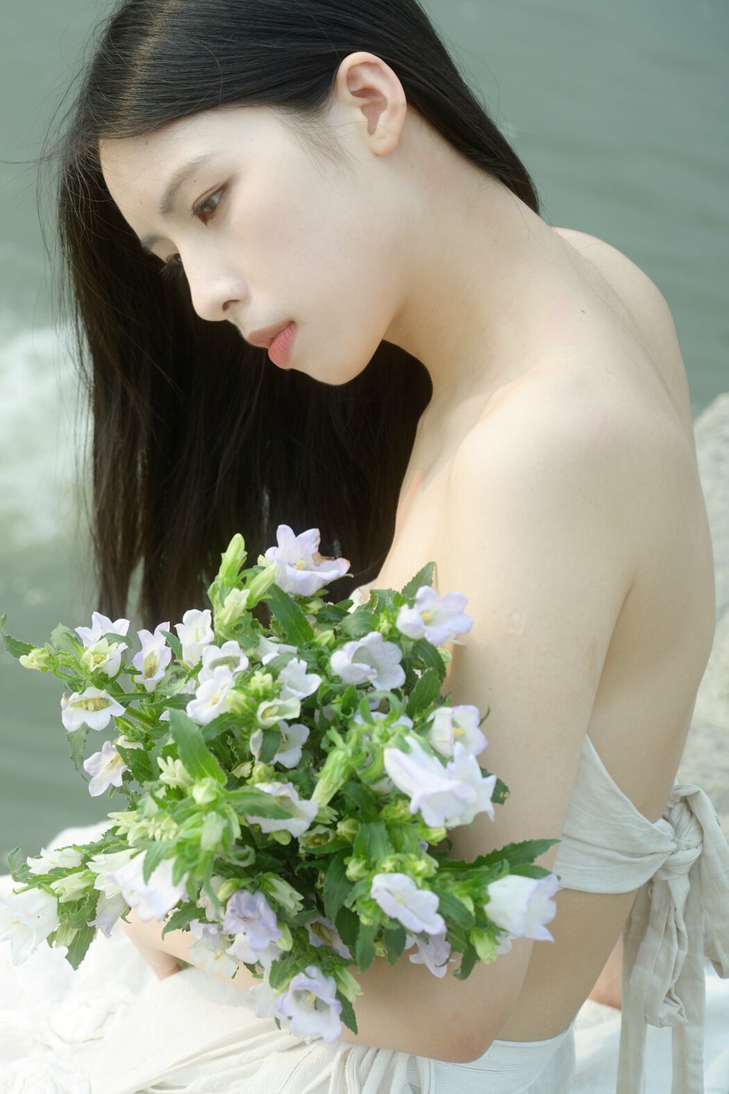 YiTuYu艺图语 Vol.9160 Bei Shang Tian Jiao (17P) Cover Photo