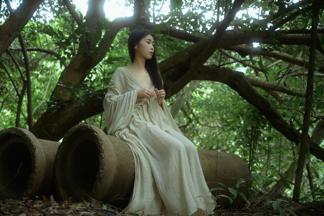 YiTuYu艺图语 Vol.9151 Ban Ge Yue Liang (23P)