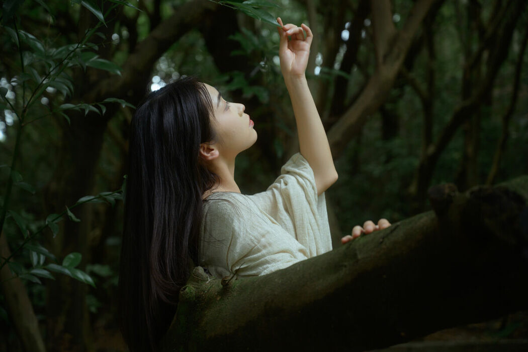 YiTuYu艺图语 Vol.9151 Ban Ge Yue Liang (23P)