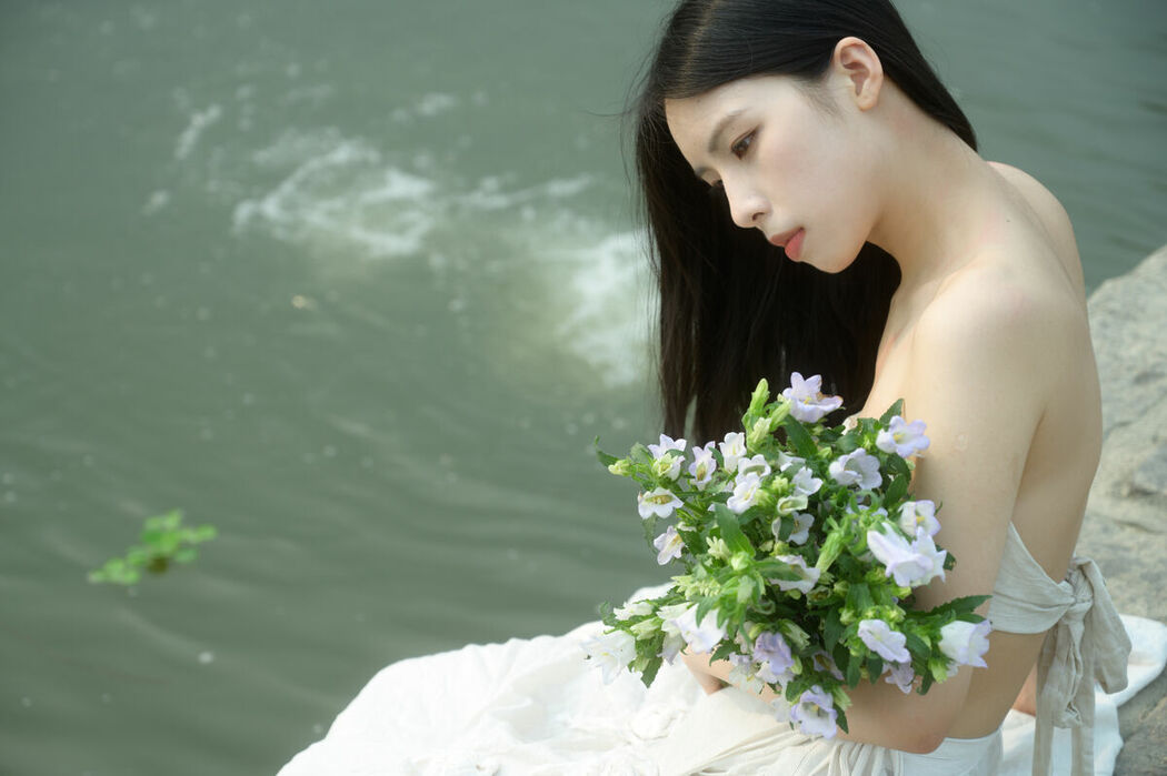 YiTuYu艺图语 Vol.9160 Bei Shang Tian Jiao (17P)