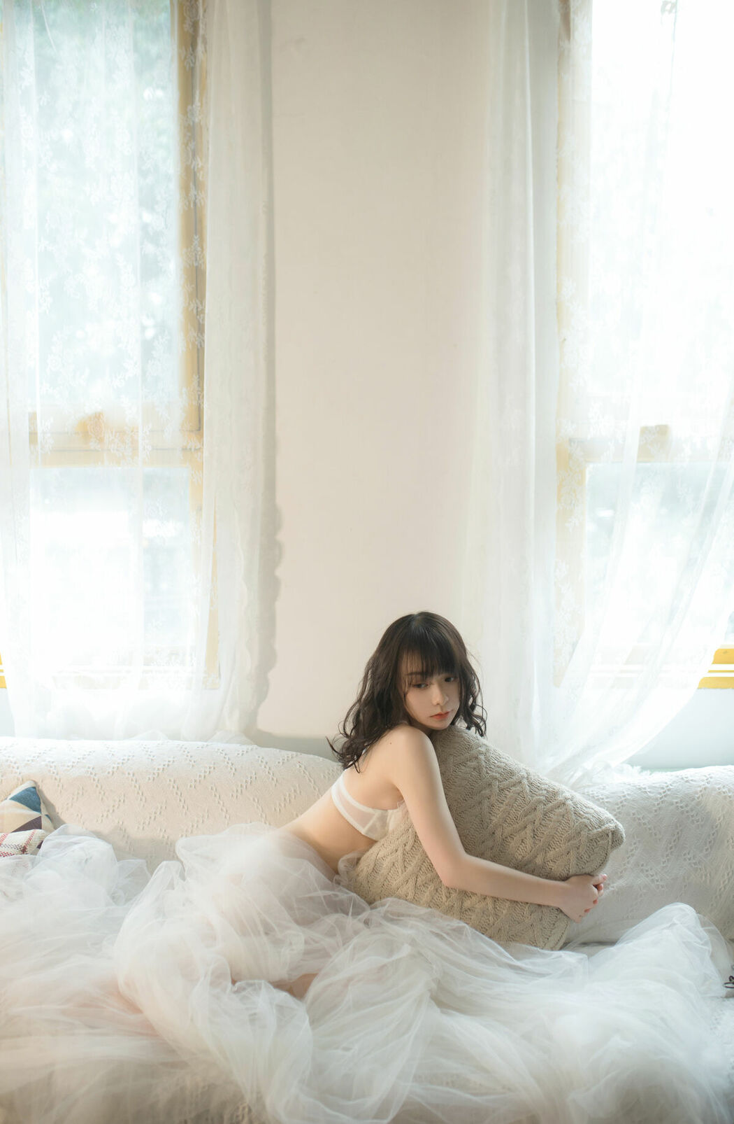 YiTuYu艺图语 Vol.9146 Fei Sato Ni Ni (19P)