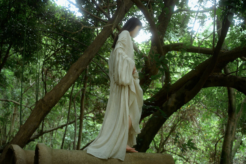 YiTuYu艺图语 Vol.9151 Ban Ge Yue Liang (23P)