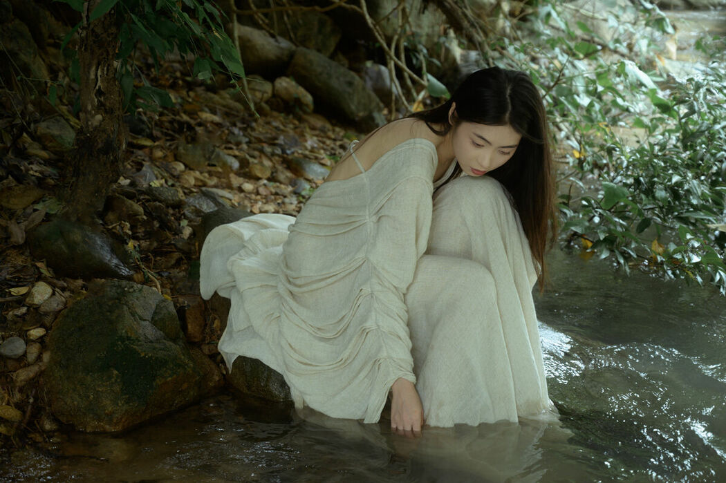 YiTuYu艺图语 Vol.9151 Ban Ge Yue Liang (23P)