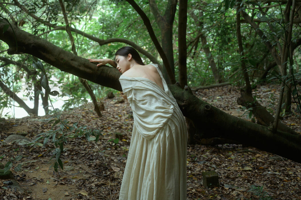 YiTuYu艺图语 Vol.9151 Ban Ge Yue Liang (23P)