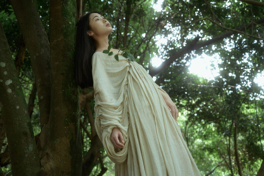 YiTuYu艺图语 Vol.9151 Ban Ge Yue Liang (23P)