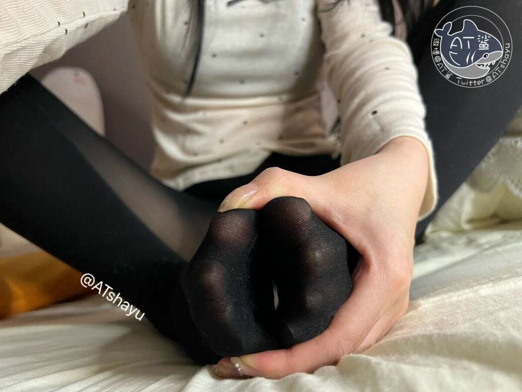 Coser@AT鲨 – 原相机质感黑裤袜 (59P – 3V)