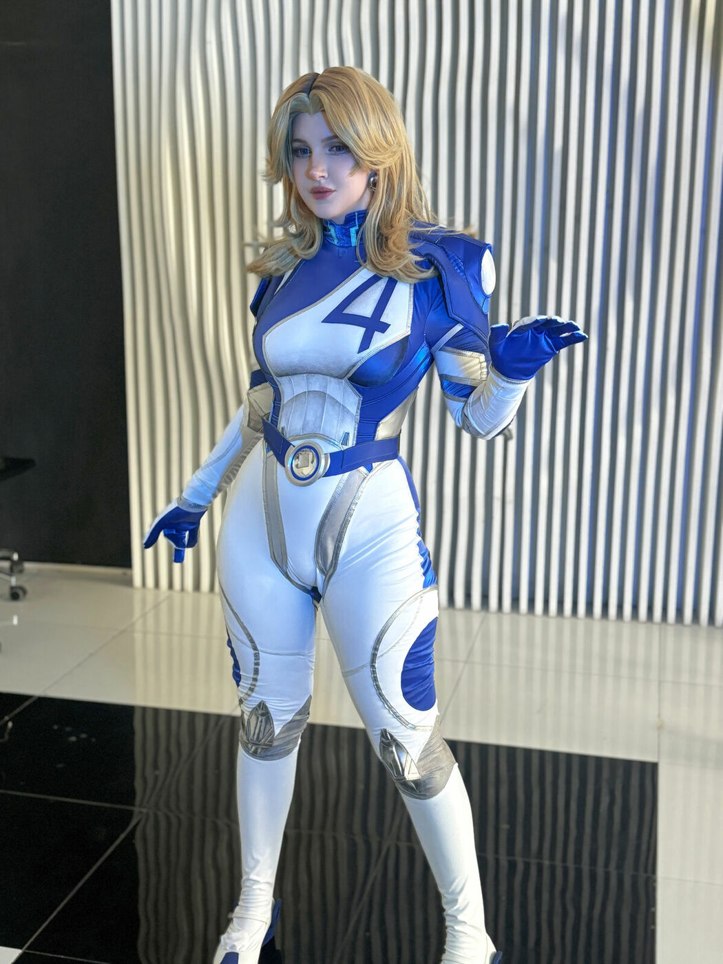 Coser@Ulichan – Sue Storm Latex Bra (62P)