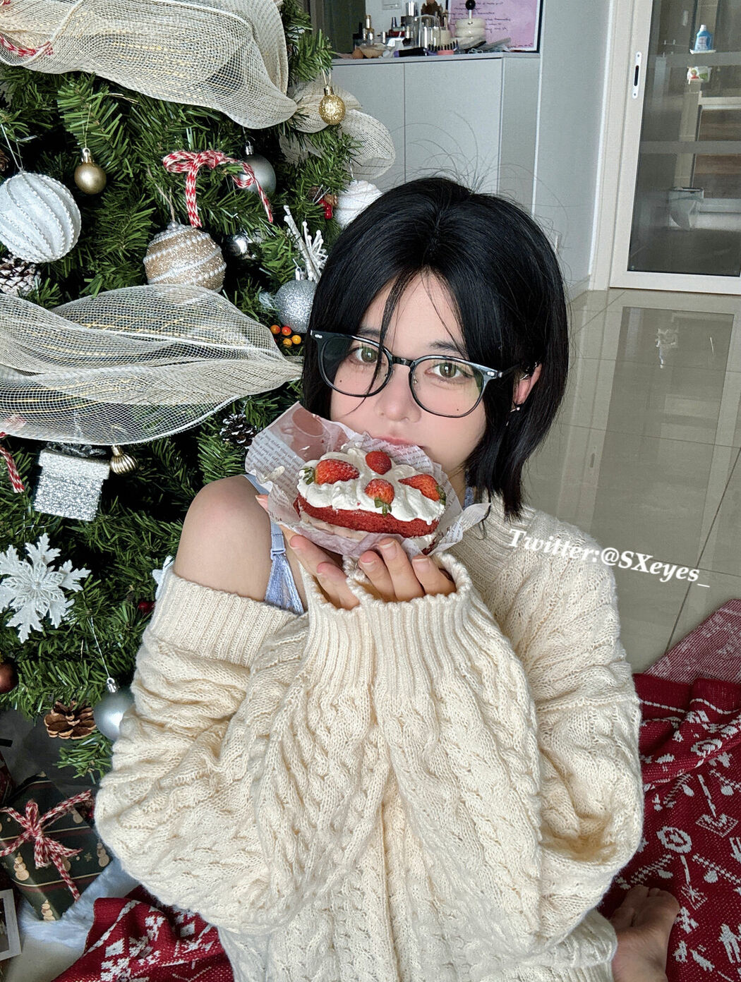 Coser@眼酱大魔王w – Fantia 2023年12月订阅 (28P – 1V)