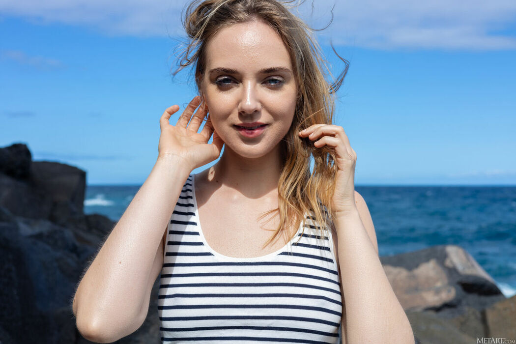 MetArt Oxana Chic – Rocky Beach Part01 (61P)