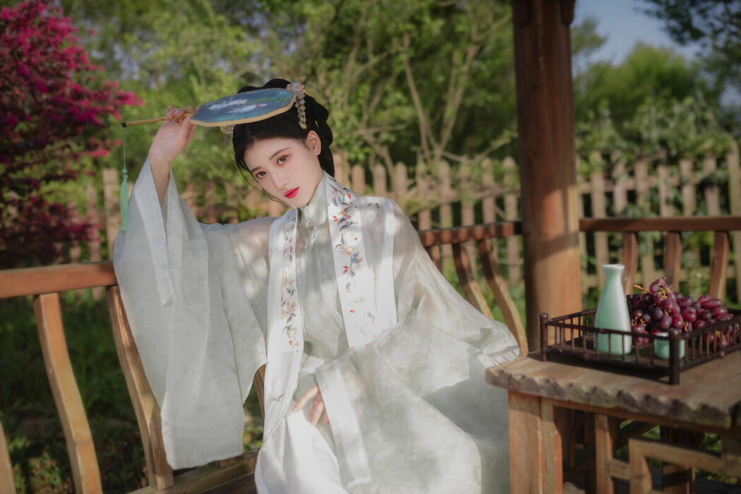 YiTuYu艺图语 Vol.9207 Dang Chu Jiao Ren Jia Xiao Tian Tian (14P)