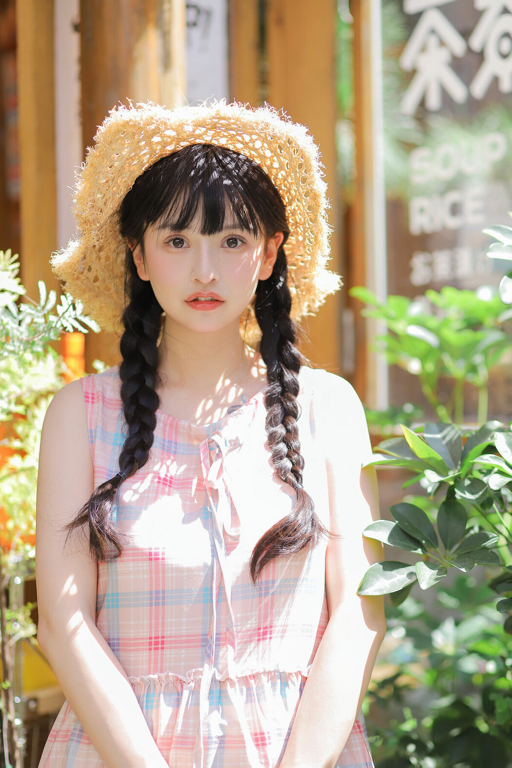 YiTuYu艺图语 Vol.9187 Zhuo Dao Yi Zhi Su Su (15P)