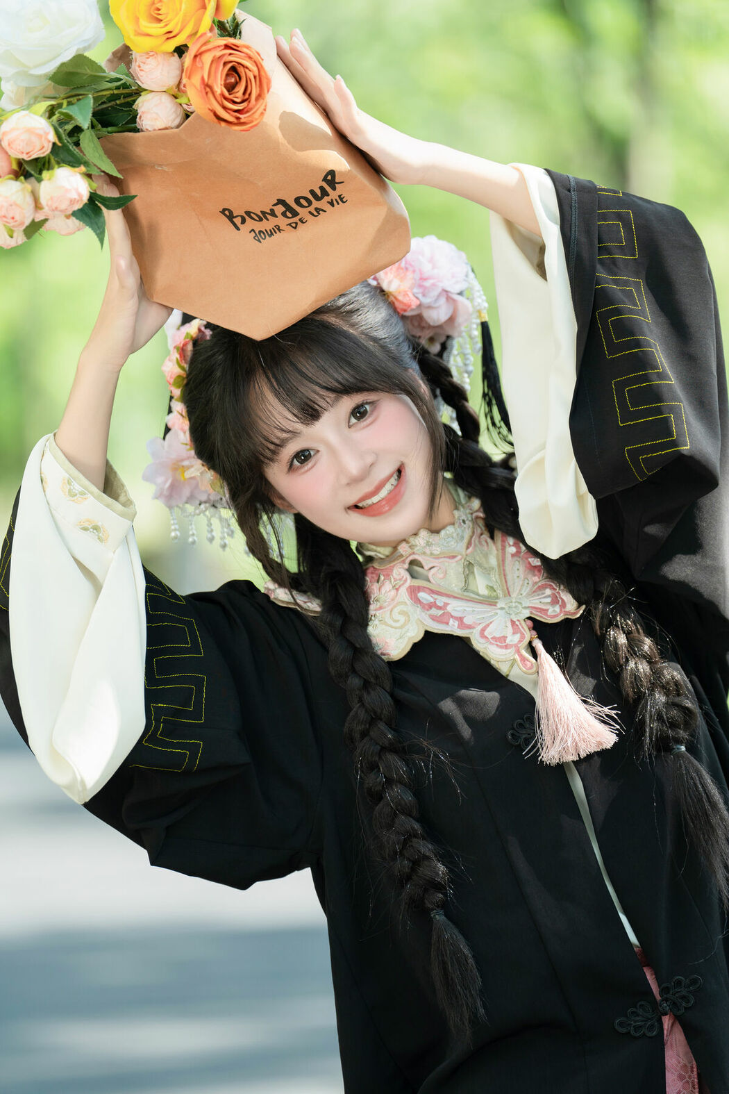 YiTuYu艺图语 Vol.9219 Xia Yu Xiao Nian (28P)