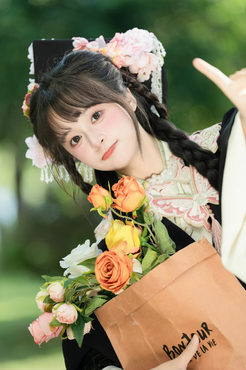 YiTuYu艺图语 Vol.9219 Xia Yu Xiao Nian (28P)