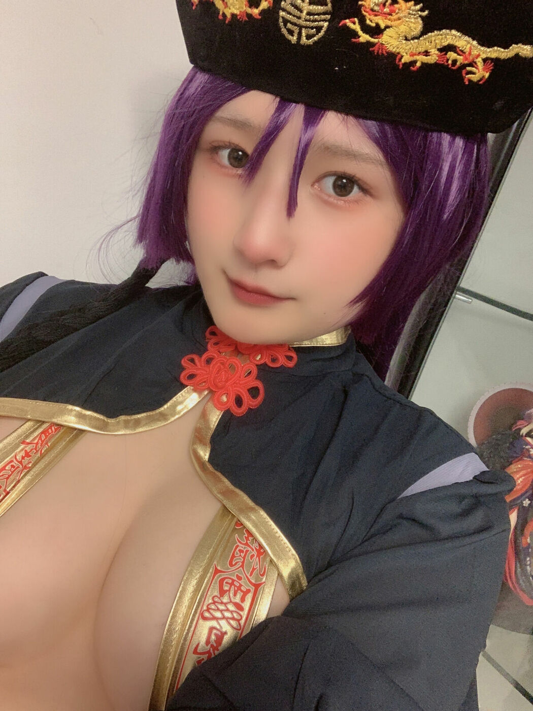 Coser@Zyra秋 – 奶光僵尸娘自拍 (30P)