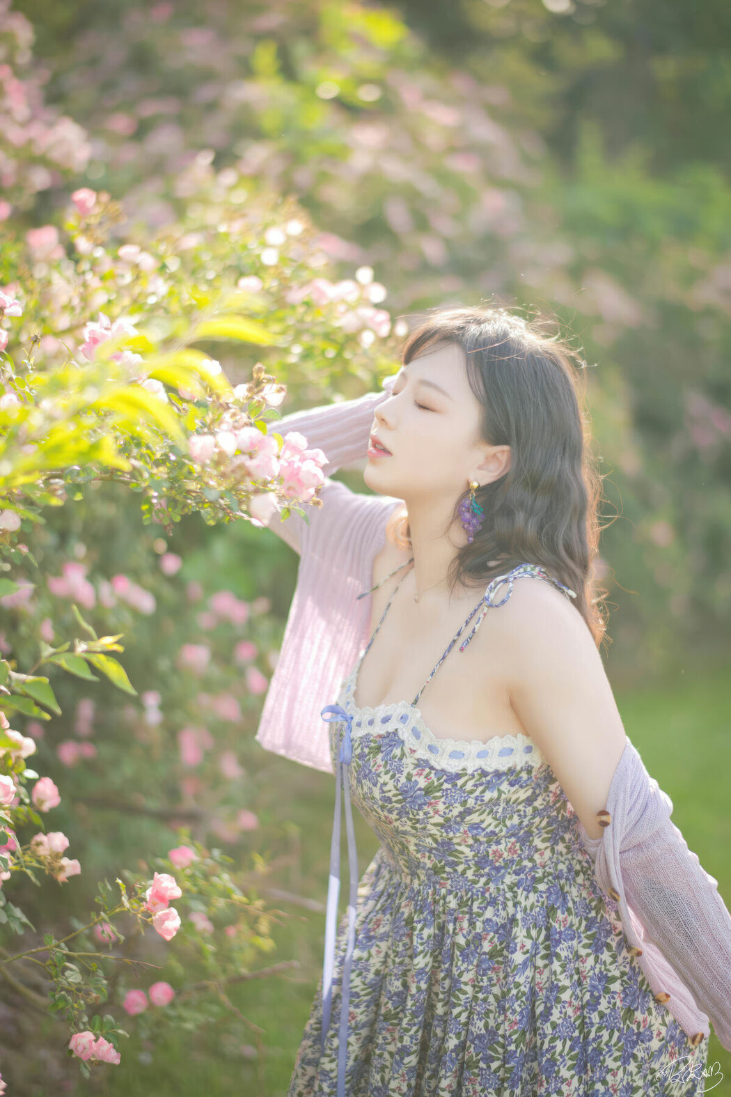 Coser@皮皮奶可可爱了啦 – 蔷薇花 (37P)