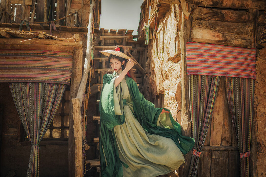 YiTuYu艺图语 Vol.9233 Dang Chu Jiao Ren Jia Xiao Tian Tian (35P)