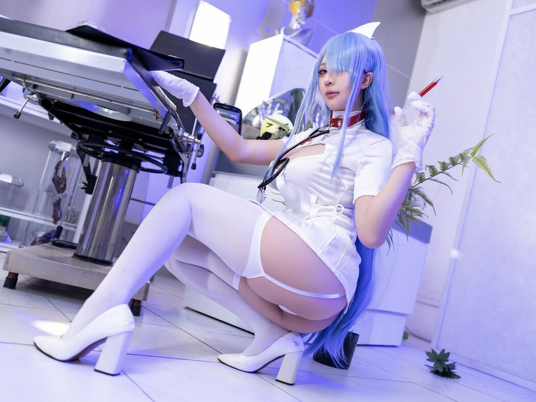 Coser@小和甜酒 – 伏罗希洛夫护士 (26P – 2V)
