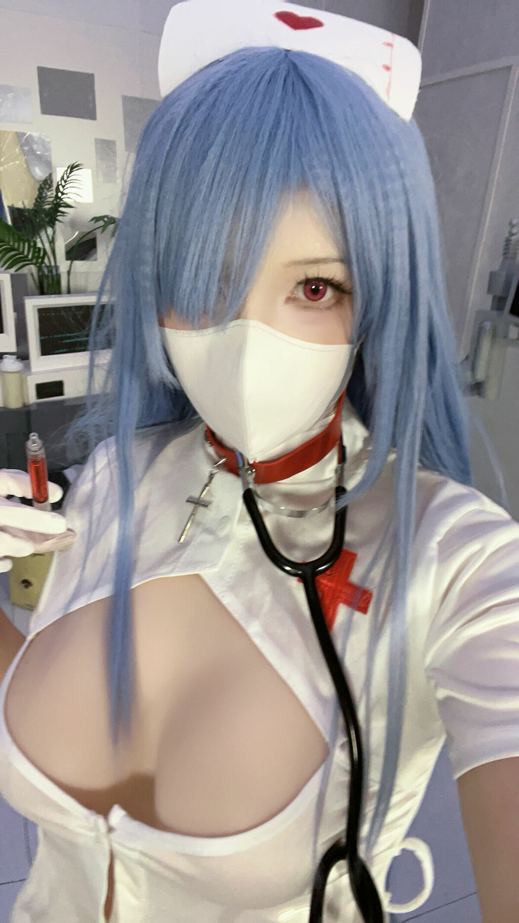 Coser@小和甜酒 – 伏罗希洛夫护士 (26P – 2V)